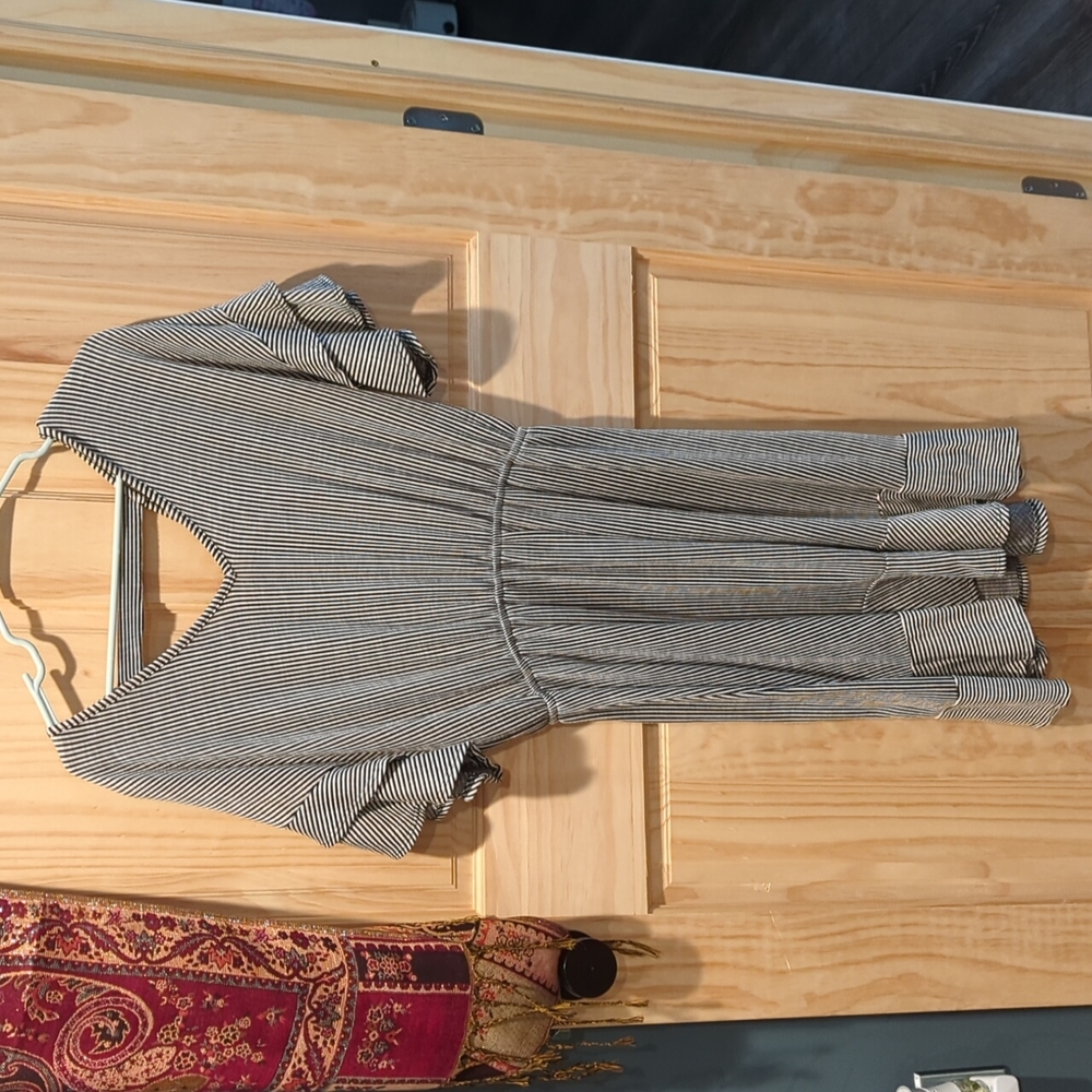 Midi dress with peplum sleeves